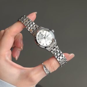 Reloj de mujer Herencia plateado clásico con números romanos — NEXO SV El Salvador